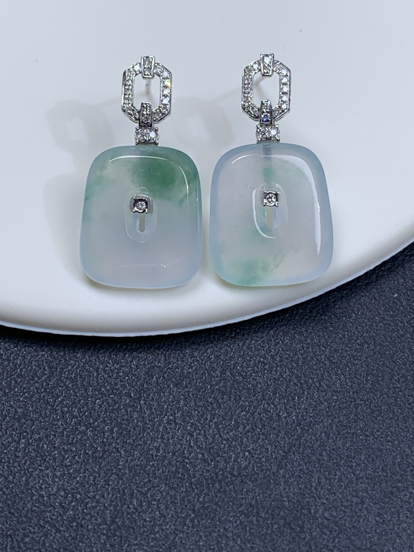 18k金镶嵌冰起光飘绿方糖耳钉27/14.4/3.2，裸石16/14.3/3.2