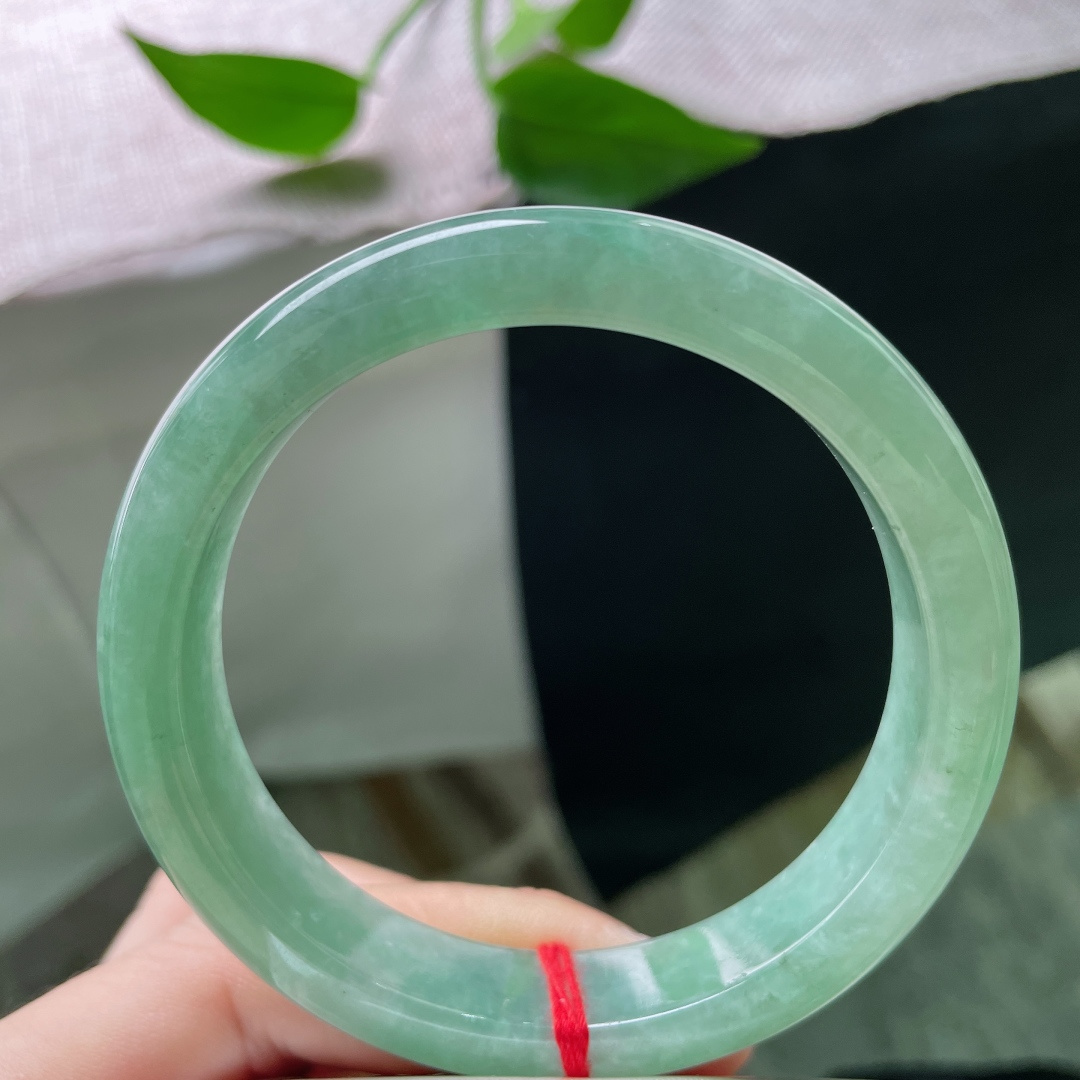 57/12/7.8，绿底正圈，颜色分布均匀，水头好，种老，内纹不显，ss51982a