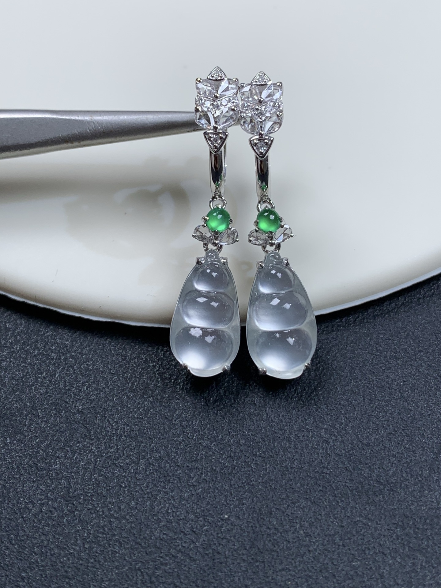 18k金镶嵌冰种炸光福豆耳坠28.8/7.3/5.5，裸石13/7.3/3.8