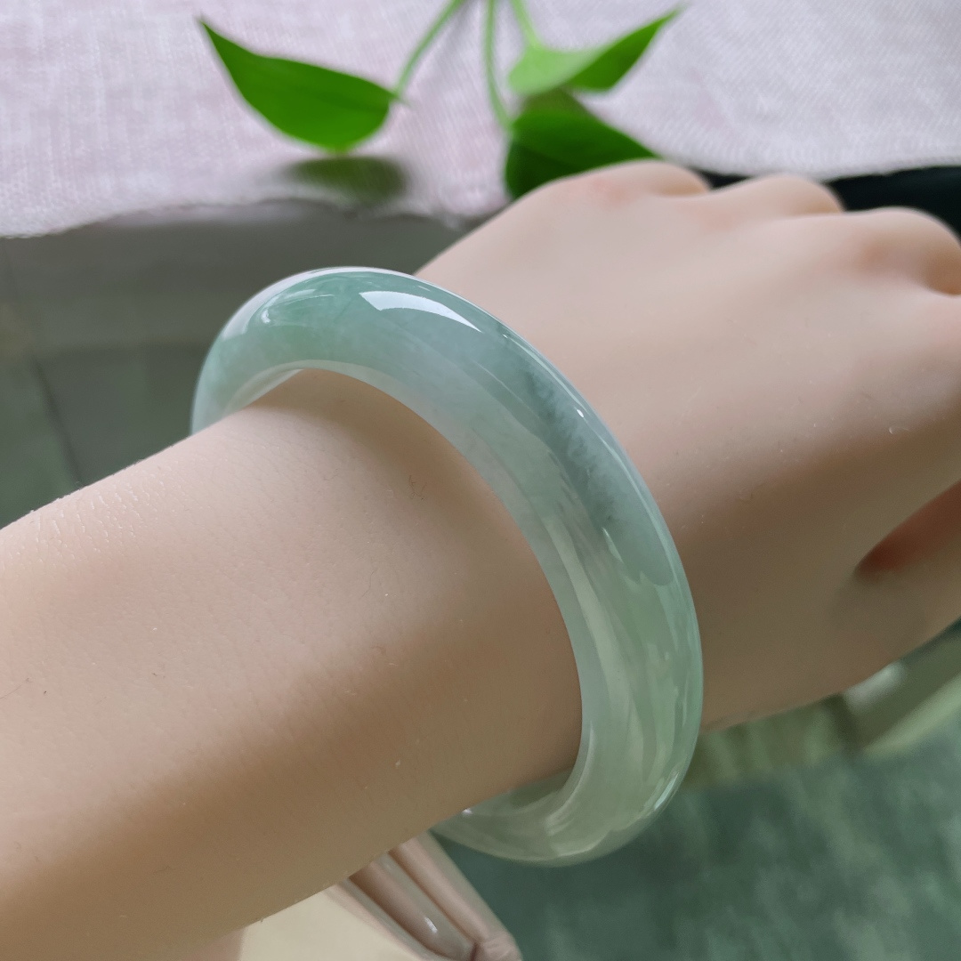 56.4/12.2/8.5，晴绿底正圈，水润，质地温润细腻，儒雅随和，无裂，ss50899a