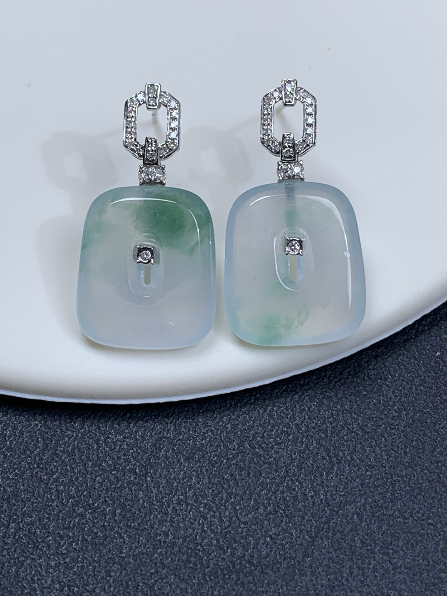 18k金镶嵌冰起光飘绿方糖耳钉27/14.4/3.2，裸石16/14.3/3.2