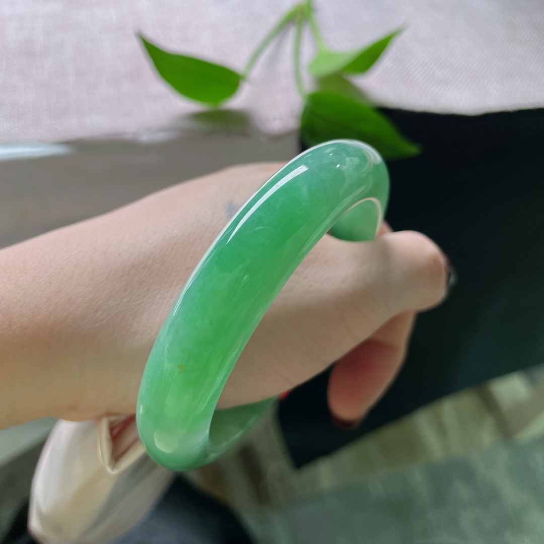 58.3/13/9.1，绿底正圈，满目苍穹，如一汪凝固的春水，深邃且耐看。无裂，ss51683a