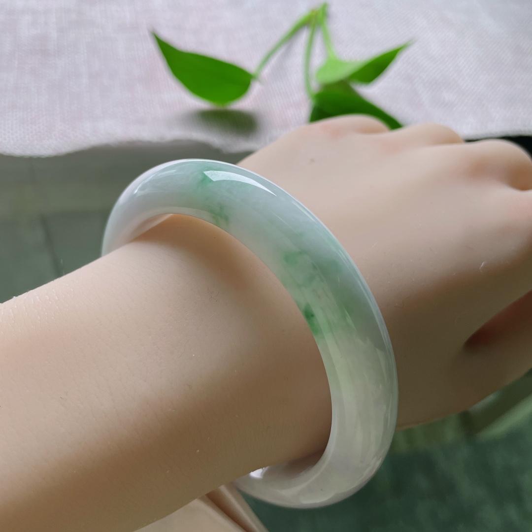 59.4/12.5/8.8，春带彩正圈，水润细腻，春色三分淡，七分是心欢。皮纹，ss51100a