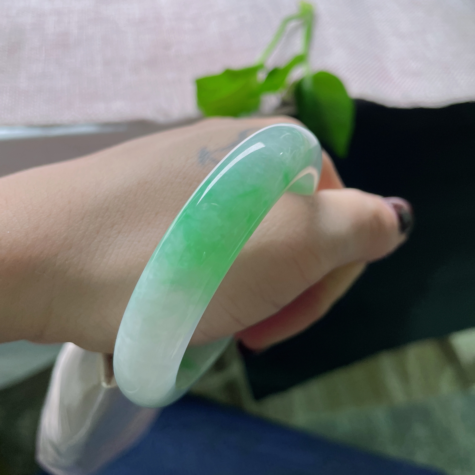 52.8/12.1/7.7，飘阳绿正圈，水头好，翠色欲滴，云想衣裳花想容，皮纹，ss51246a..