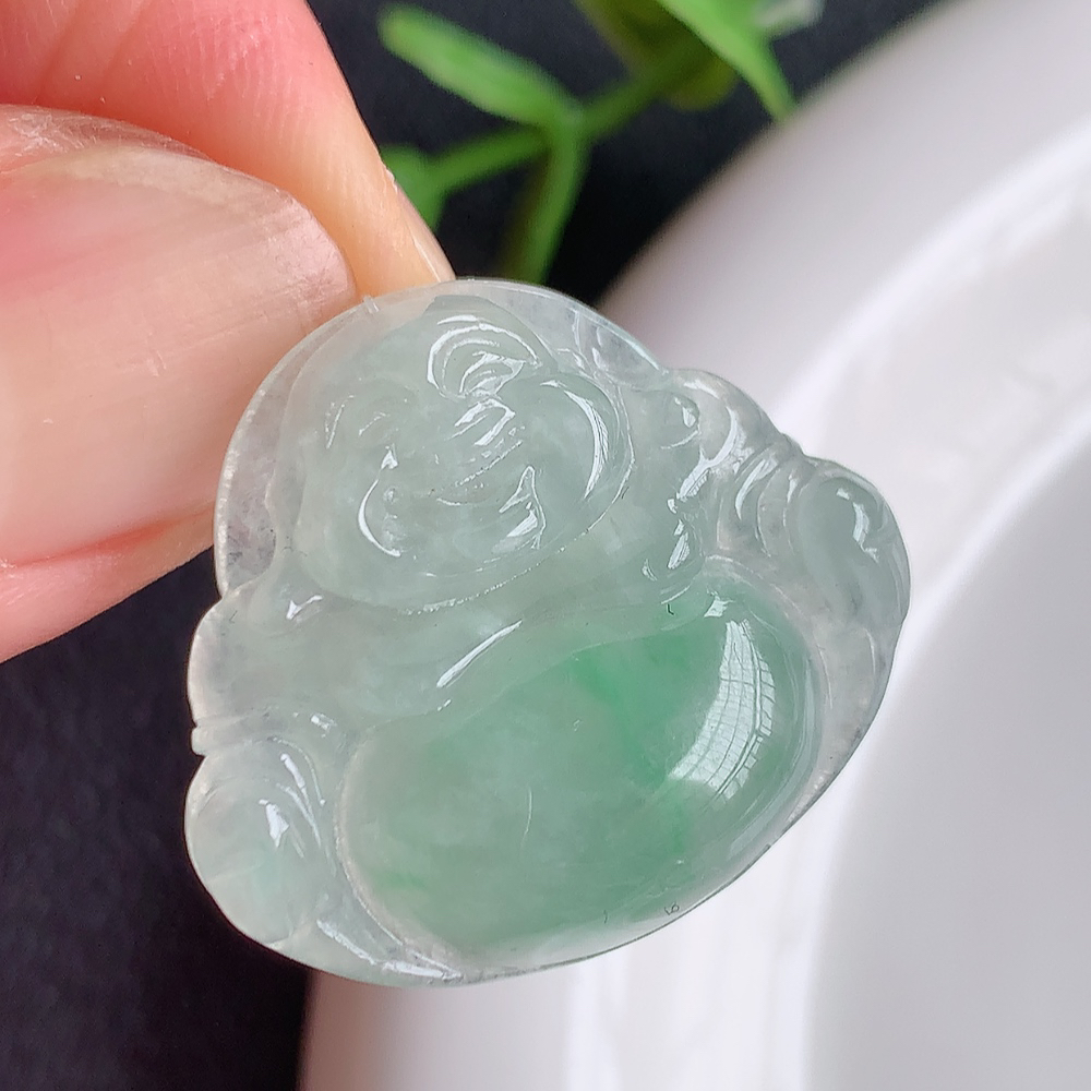 冰润佛公翡翠吊坠，澄净美好的冰润福佛，水足丰盈，灵润、细腻，表情刻画入木三分，盈满欢喜， W449.22尺寸：24.5-28-6mm