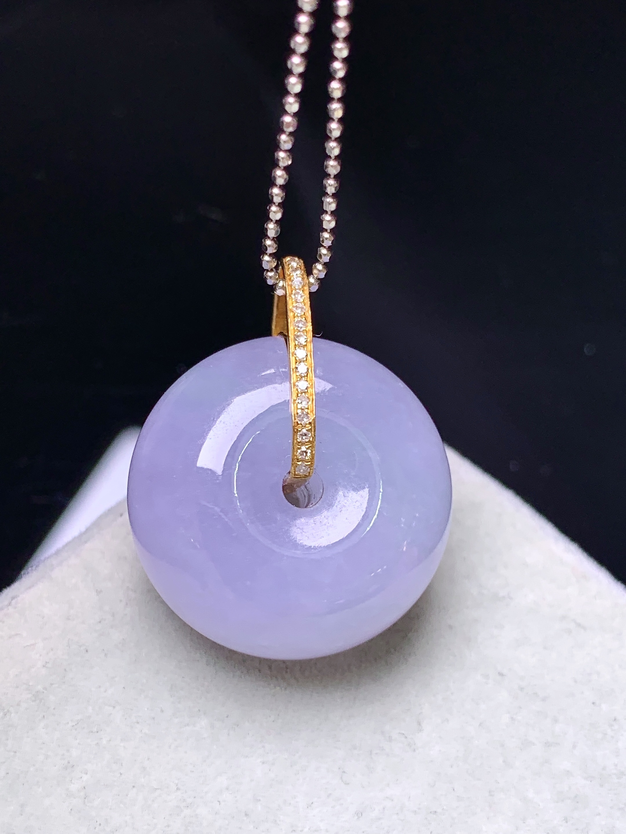 18k金钻镶嵌紫罗兰平安扣吊坠 玉质细腻 色泽艳丽清新 水润亮眼 整体尺寸25*20.3*11.8L4