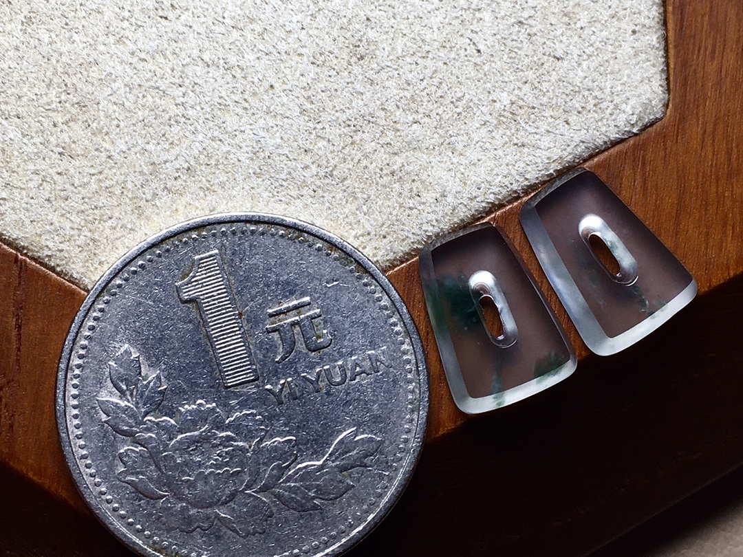 玻璃种飘花素牌一对 飘花素雅，种水，尺寸12.4*9*2.6