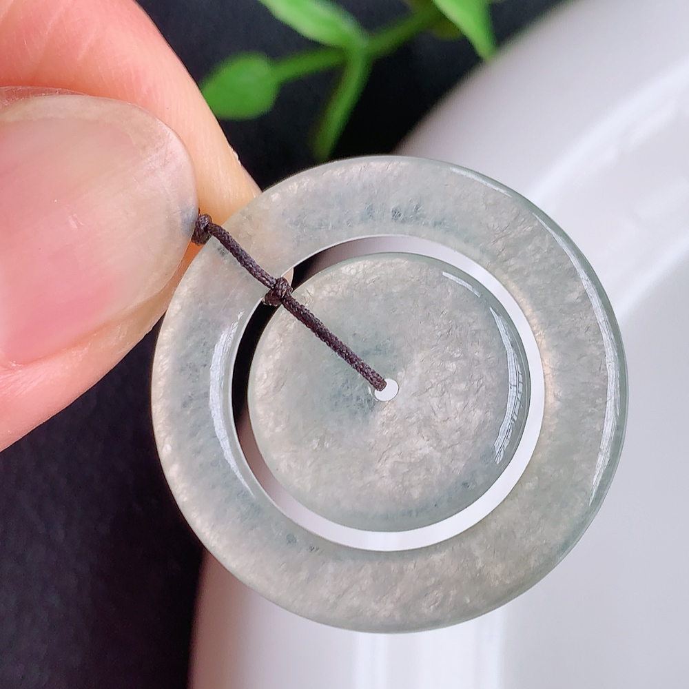 冰润饱满子母平安扣，老坑冰种材料，种水上乘，冰胶感十足，莹润通透，不可多得佳品，高收藏价值  W  449.22尺寸：27.2-3.2mm