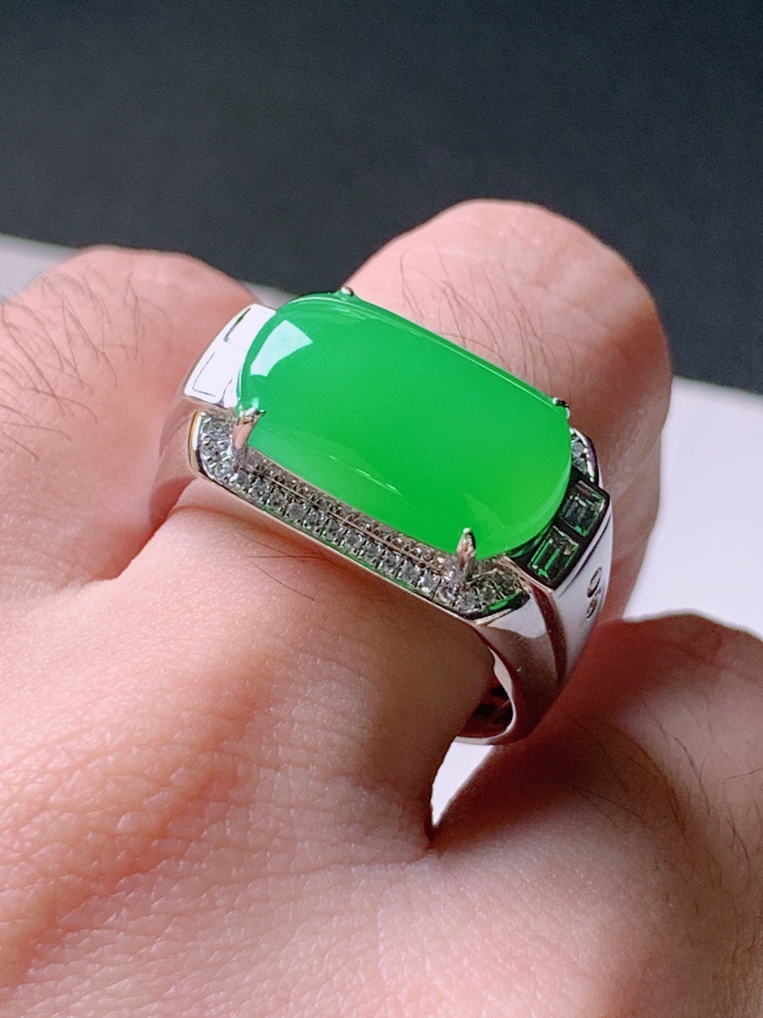 ️ 冰种阳绿马鞍男戒，无裂色阳起胶，裸石15.9/9.1/5.5，圈口20