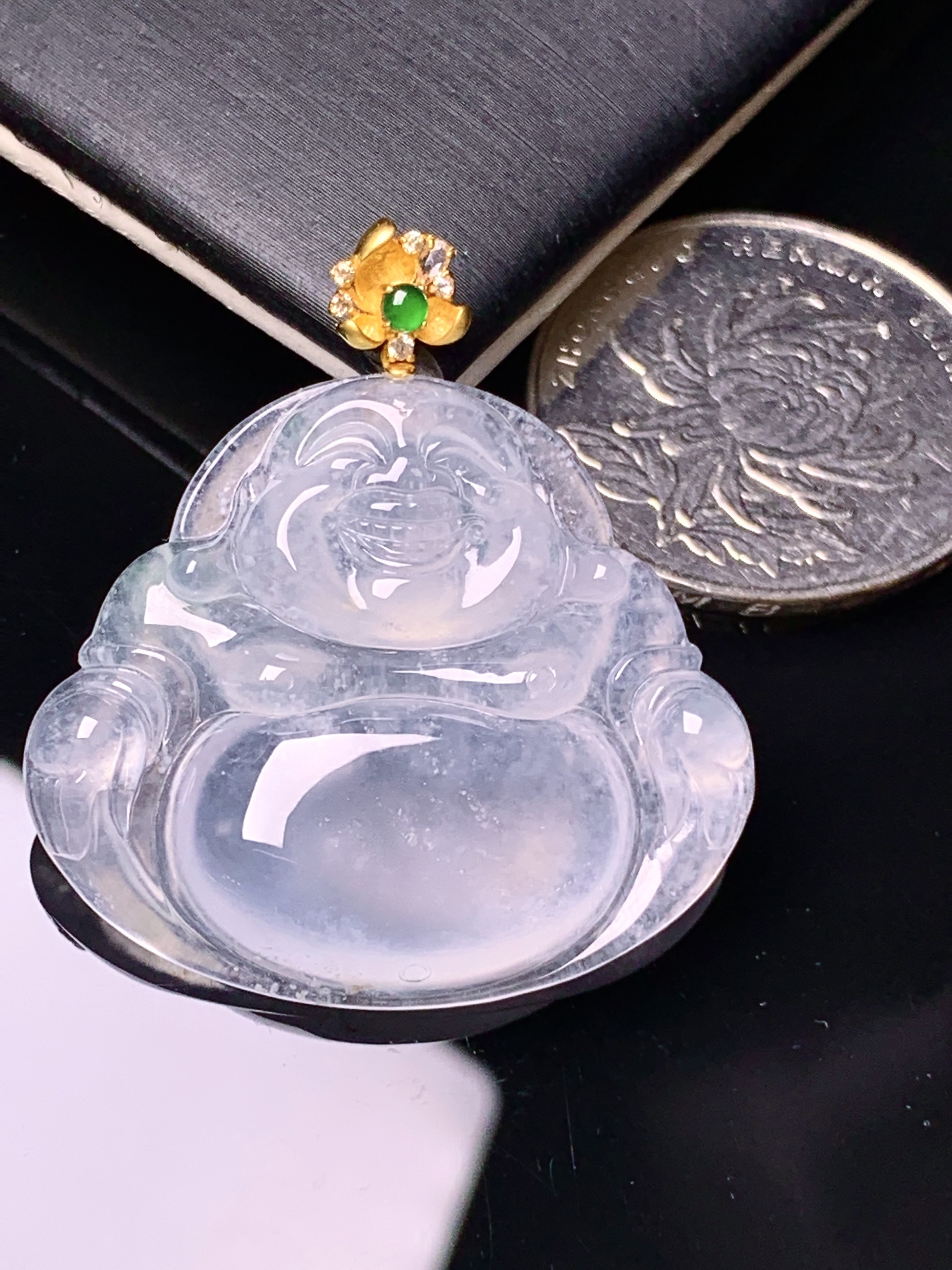 18k金钻镶嵌冰种佛公吊坠 玉质细腻 色泽艳丽清新 水润亮眼 整体尺寸37*34.6* 5.6c1