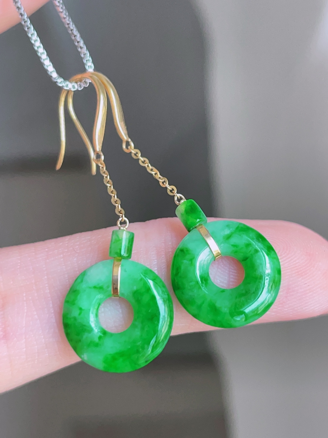 ️ 冰飘绿花甜甜圈耳坠，色泽鲜艳，种老水润，18k金镶嵌 36.8/12.4/2.7