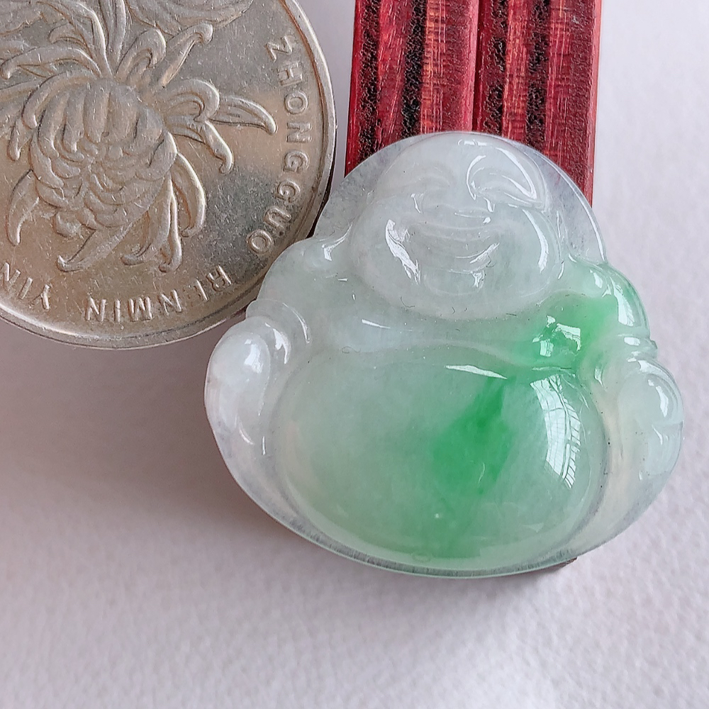 冰润佛公翡翠吊坠，澄净美好的冰润福佛，水足丰盈，灵润、细腻，表情刻画入木三分，盈满欢喜， W357.22尺寸：24.2-25.5-4.8mm