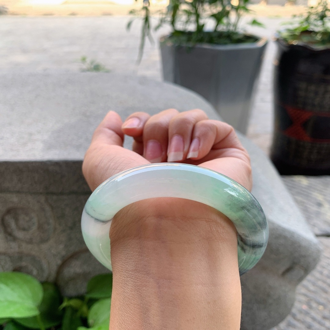 圈口55.6-13 【冰乌鸡飘绿圆条手镯】圆条55 56可戴