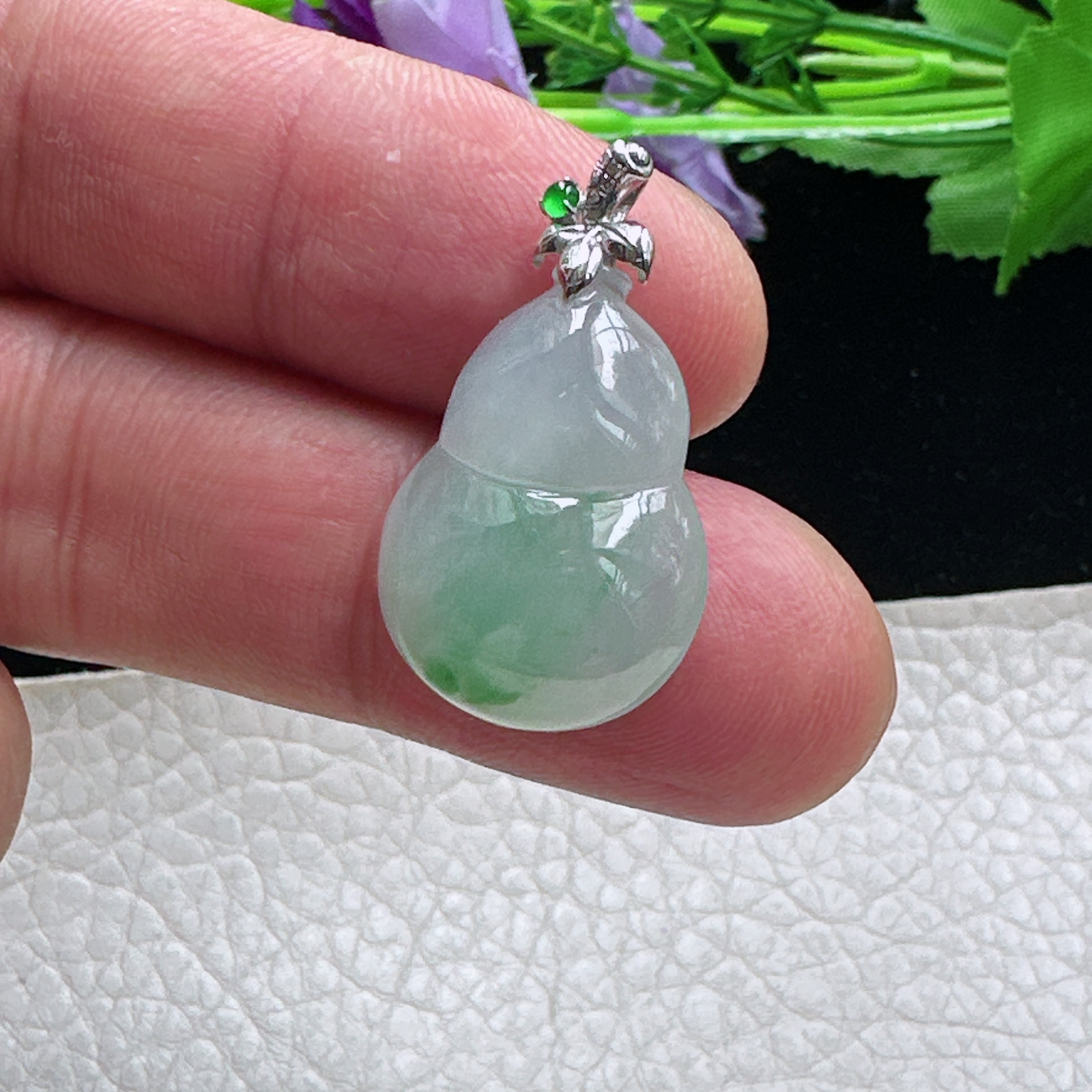 zz3天然翡翠飘绿葫芦吊坠