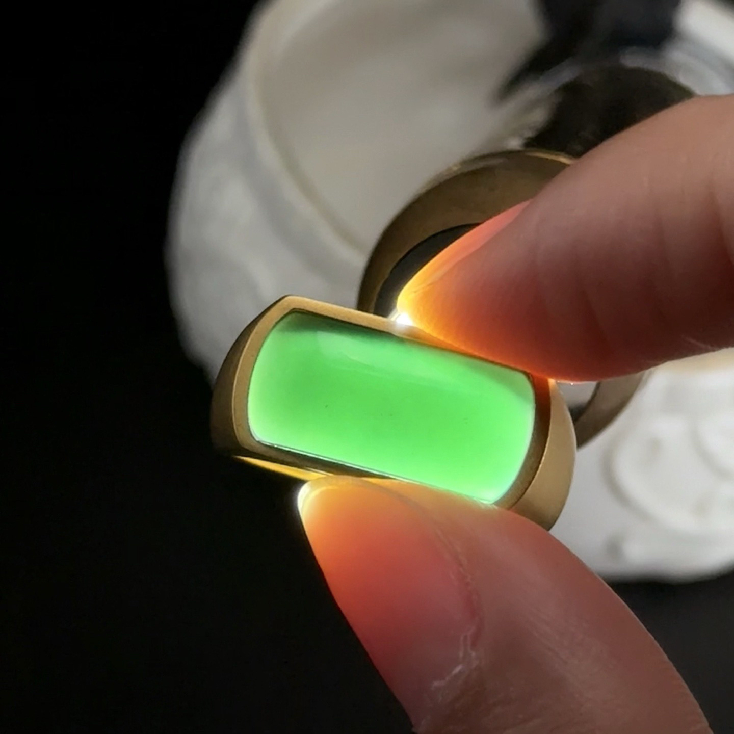 精品18k墨翠马鞍男戒 种好色正 黑度极好 打灯通透 油性十足 尺寸17.1mm