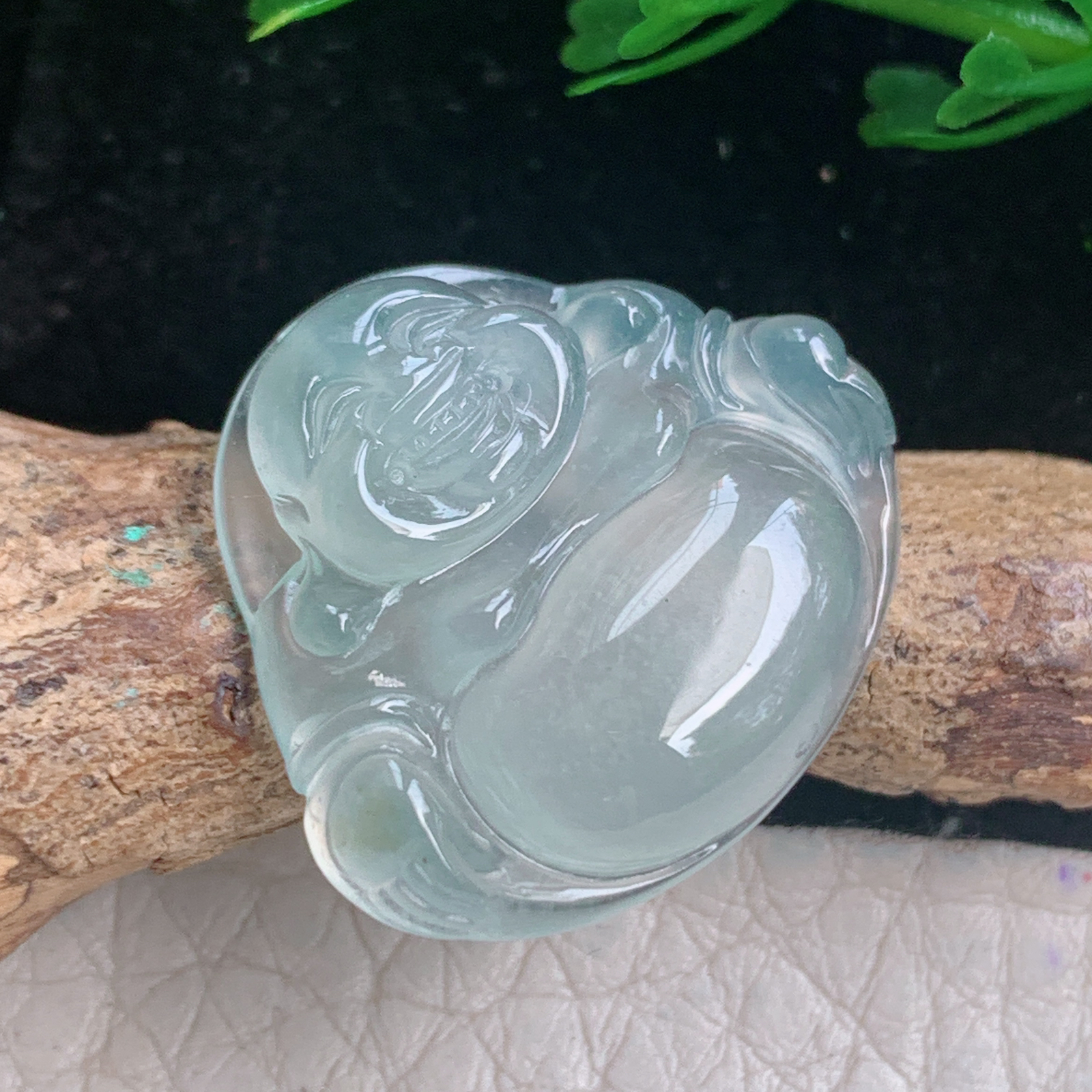 lz实拍20.8*23.7*5.3天然缅甸翡翠浅绿冰种佛公大肚佛玉吊坠 玉挂件