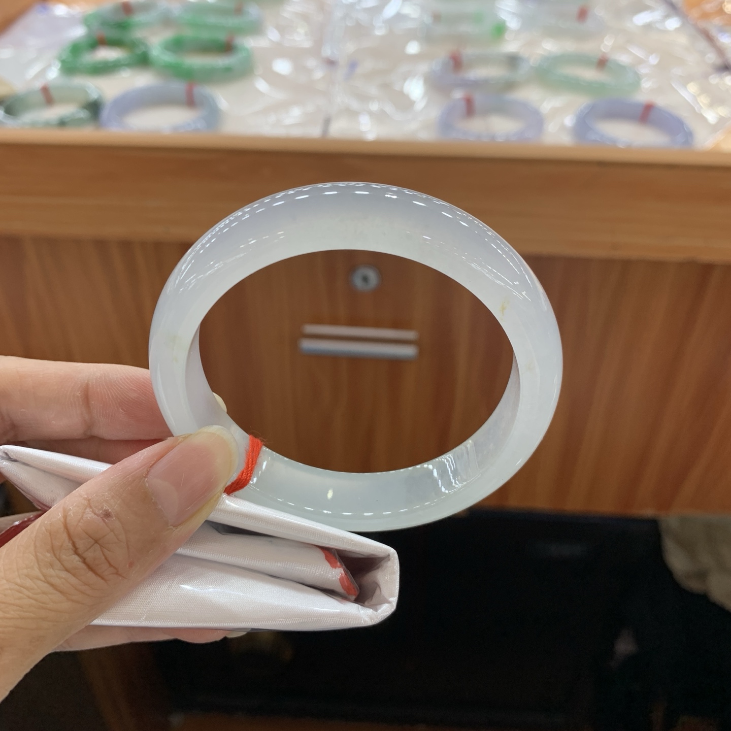 042436LS，冰底色正圈翡翠手镯，59/13/8