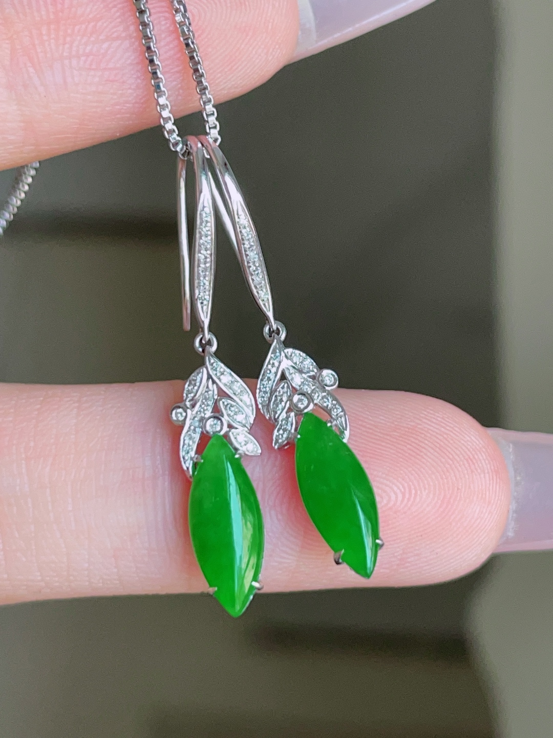 ️ 冰阳绿马眼耳坠，色泽鲜艳，种老水润，18k金镶嵌 32.5/5.4/3.8