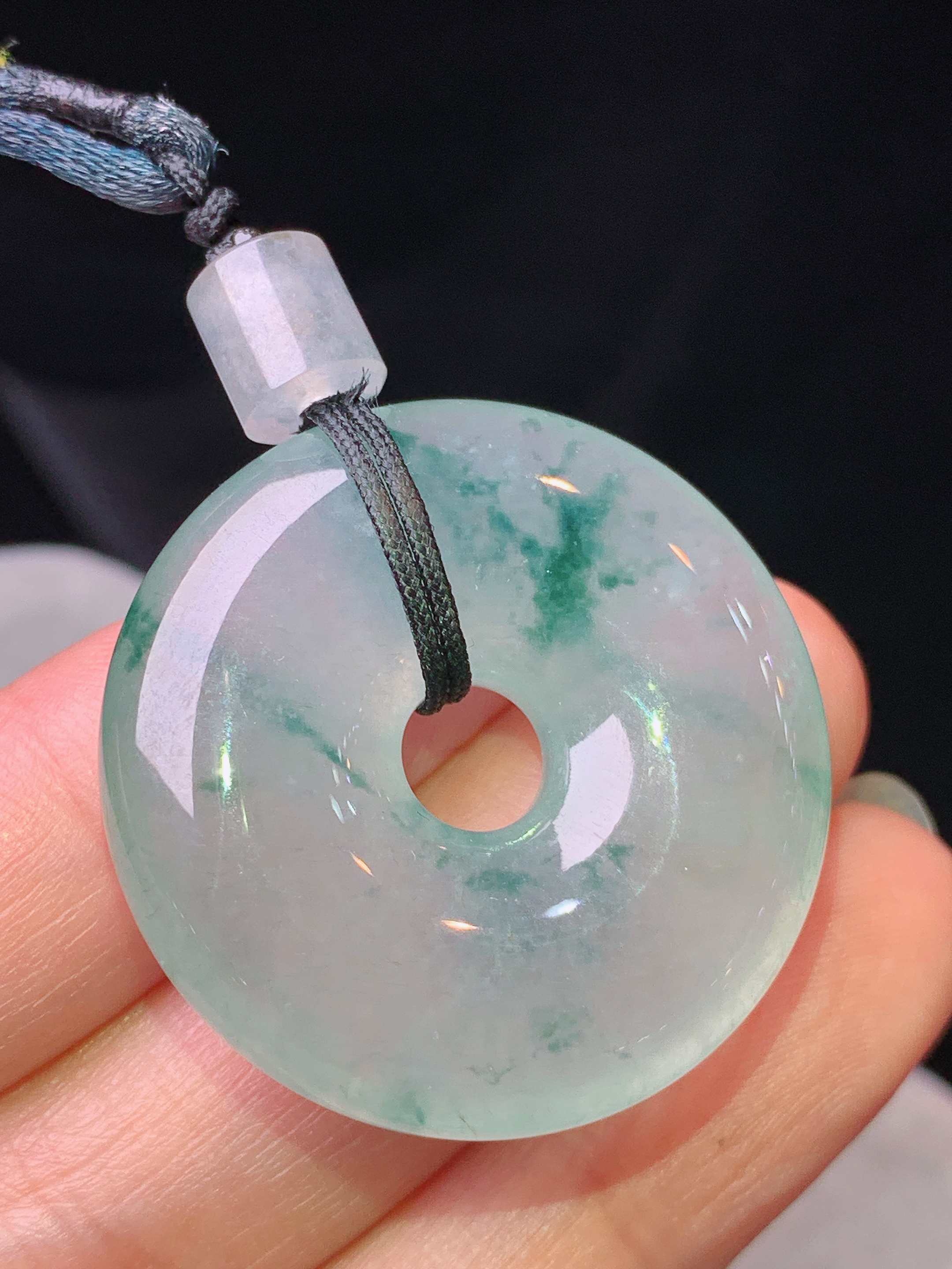 冰种飘花平安环吊坠 玉质细腻 色泽艳丽清新 水润亮眼 整体尺寸31.5*8j3