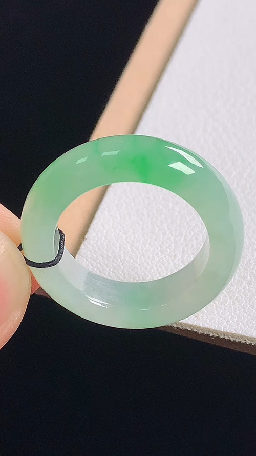 ️指环，无裂，尺寸:圈口13/16.7-5.7-3.7mm