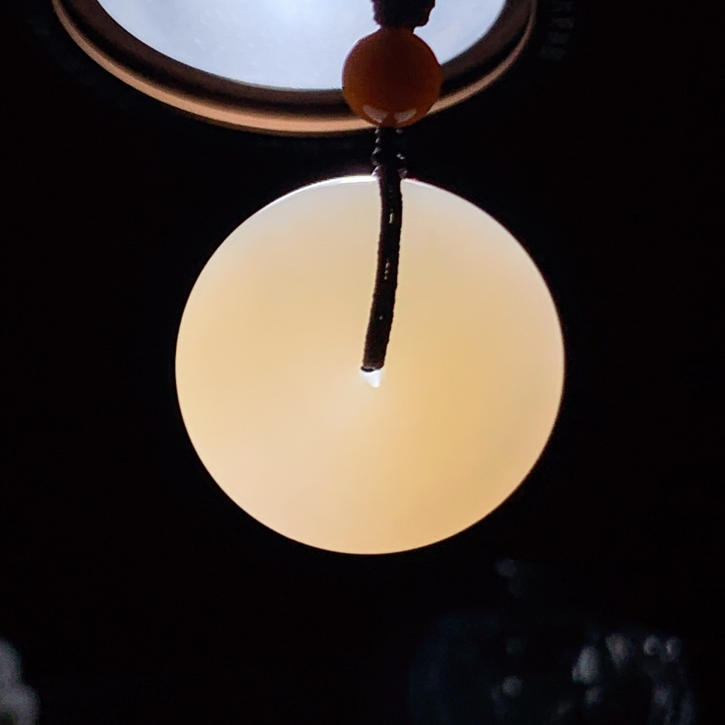 新疆和田玉且末糖平安扣挂件 尺寸31/9重19克！玉质细腻油润 底色纯净 脂粉好，品质好。lt260425