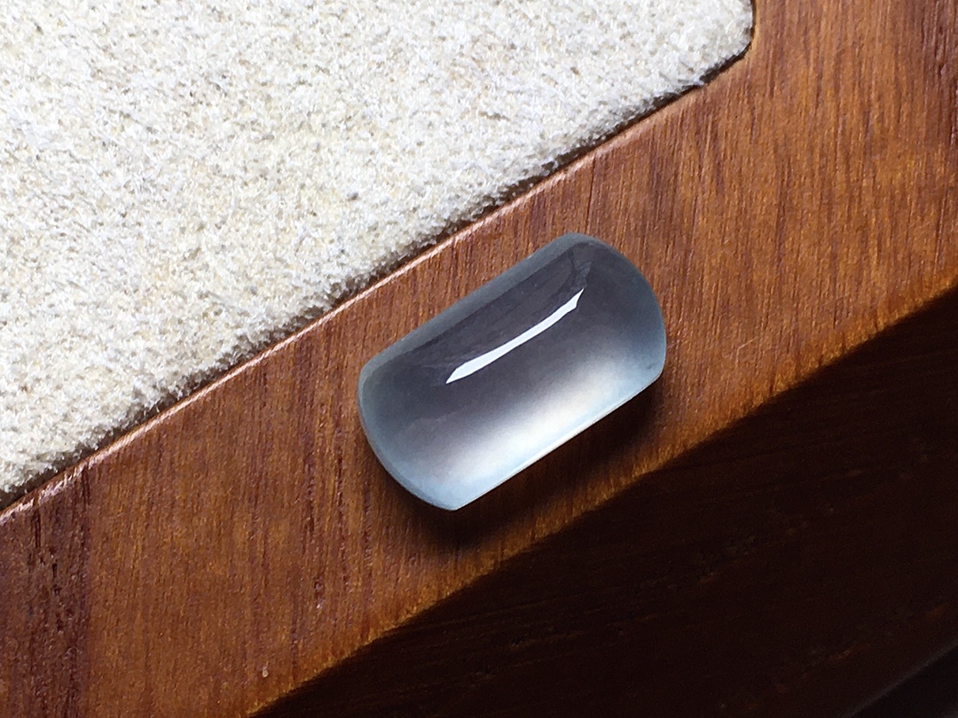 ️ 马鞍形，冰种底色，种水，底色漂亮，无裂，尺寸12/6.6/4.8