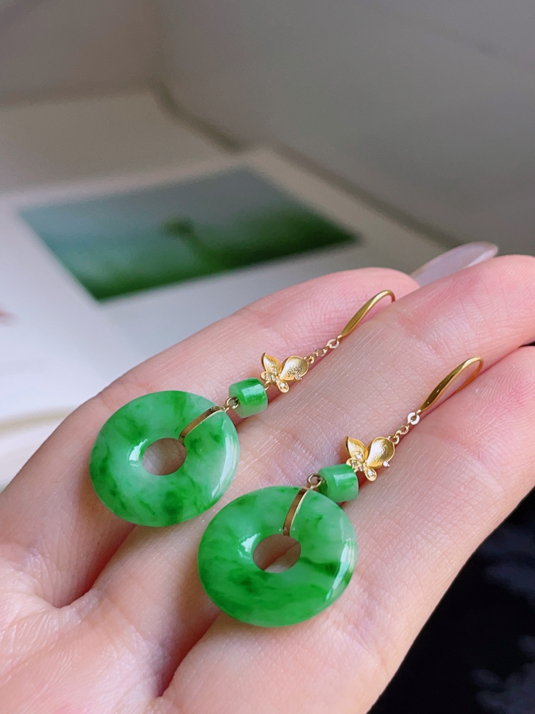 ️ 冰飘绿花甜甜圈耳坠，色泽鲜艳，种老水润，18k金镶嵌 41.1/16.3/2.5