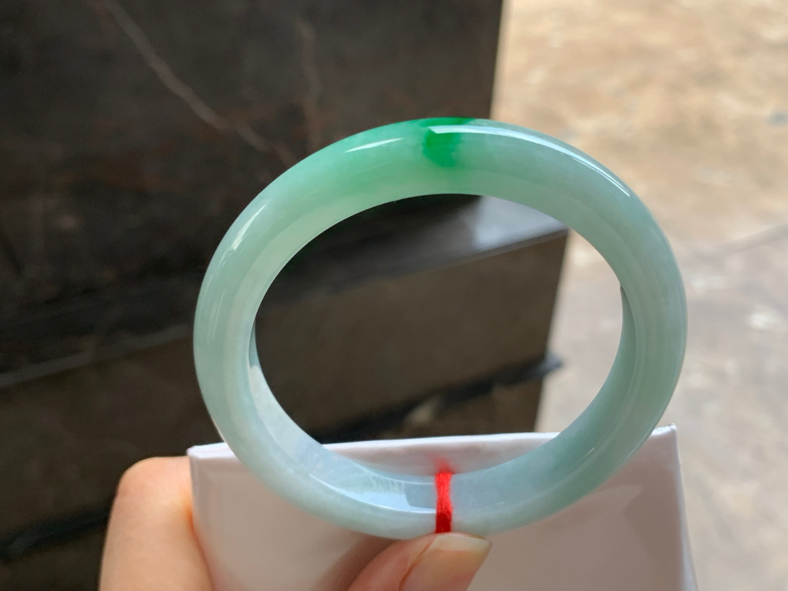 53-9.5-8.1

带色手镯^_^玉质温润