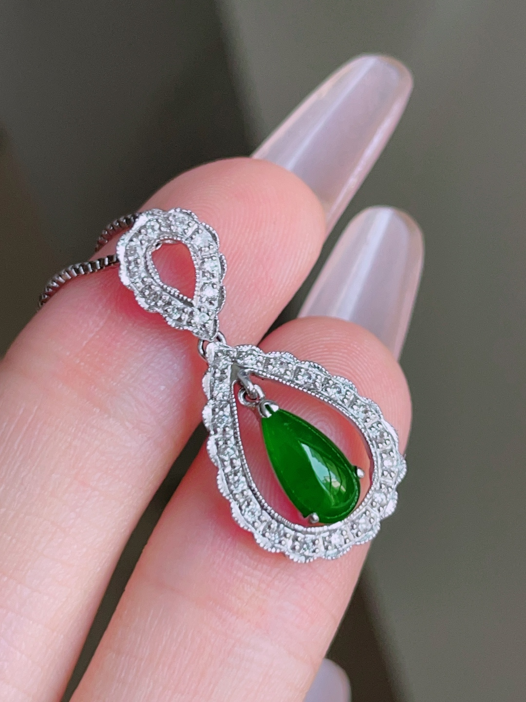 ️ 冰辣绿水滴，色泽浓郁，种老水润，18k金镶嵌 25.6/12.3/4.2，裸石 9/5.1