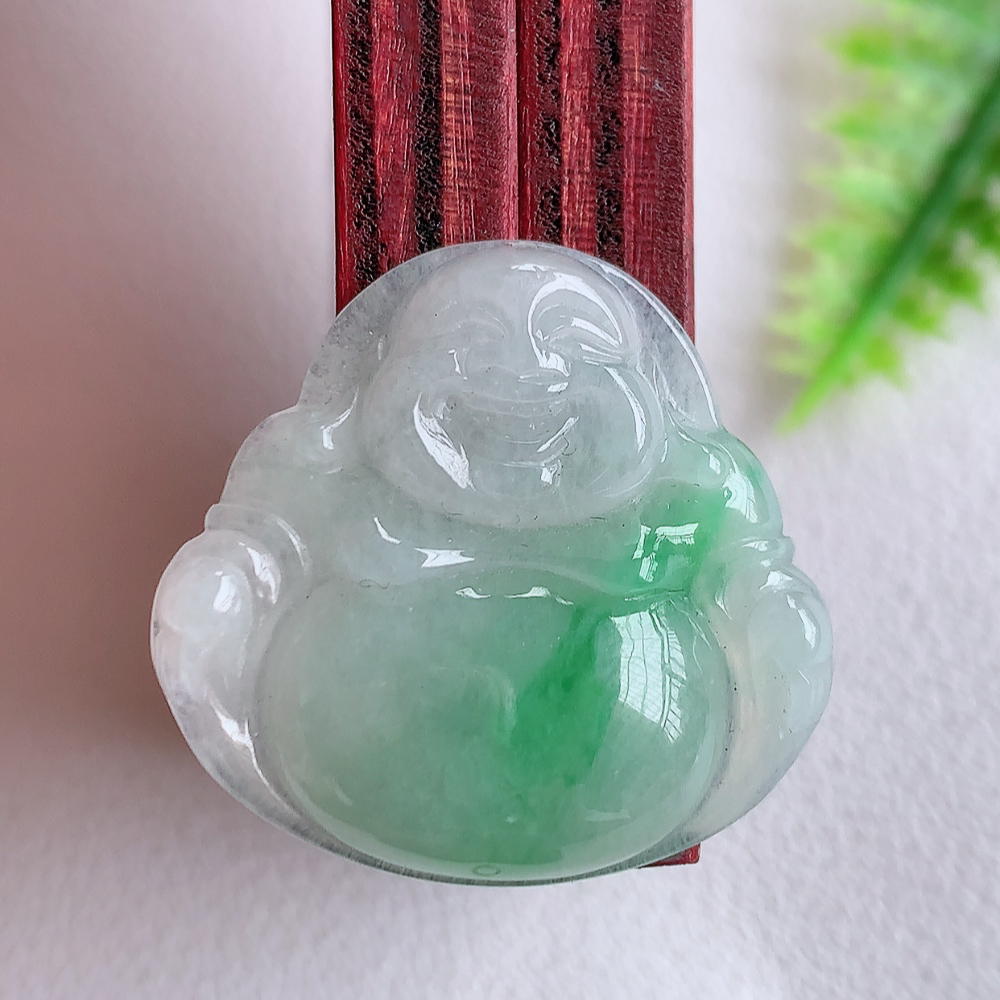 冰润佛公翡翠吊坠，澄净美好的冰润福佛，水足丰盈，灵润、细腻，表情刻画入木三分，盈满欢喜， W357.22尺寸：24.2-25.5-4.8mm
