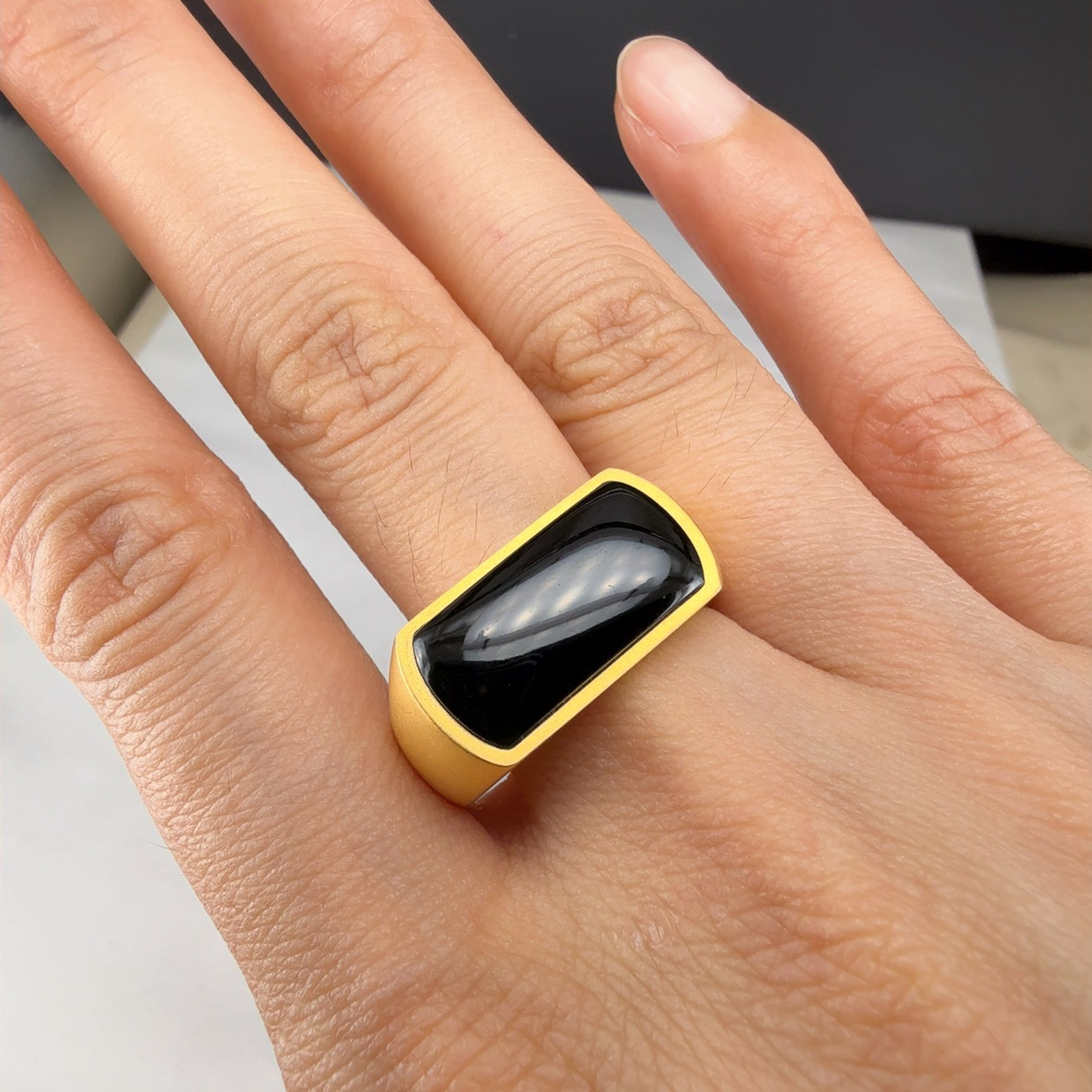 精品18k墨翠马鞍男戒 种好色正 黑度极好 打灯通透 油性十足 尺寸17.1mm