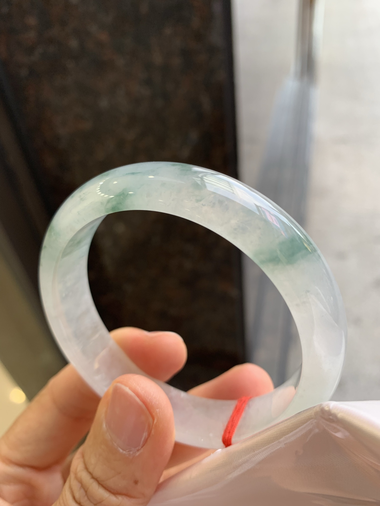 正圈冰种飘花，无裂，尺寸：57.5/14/7.8，冰润