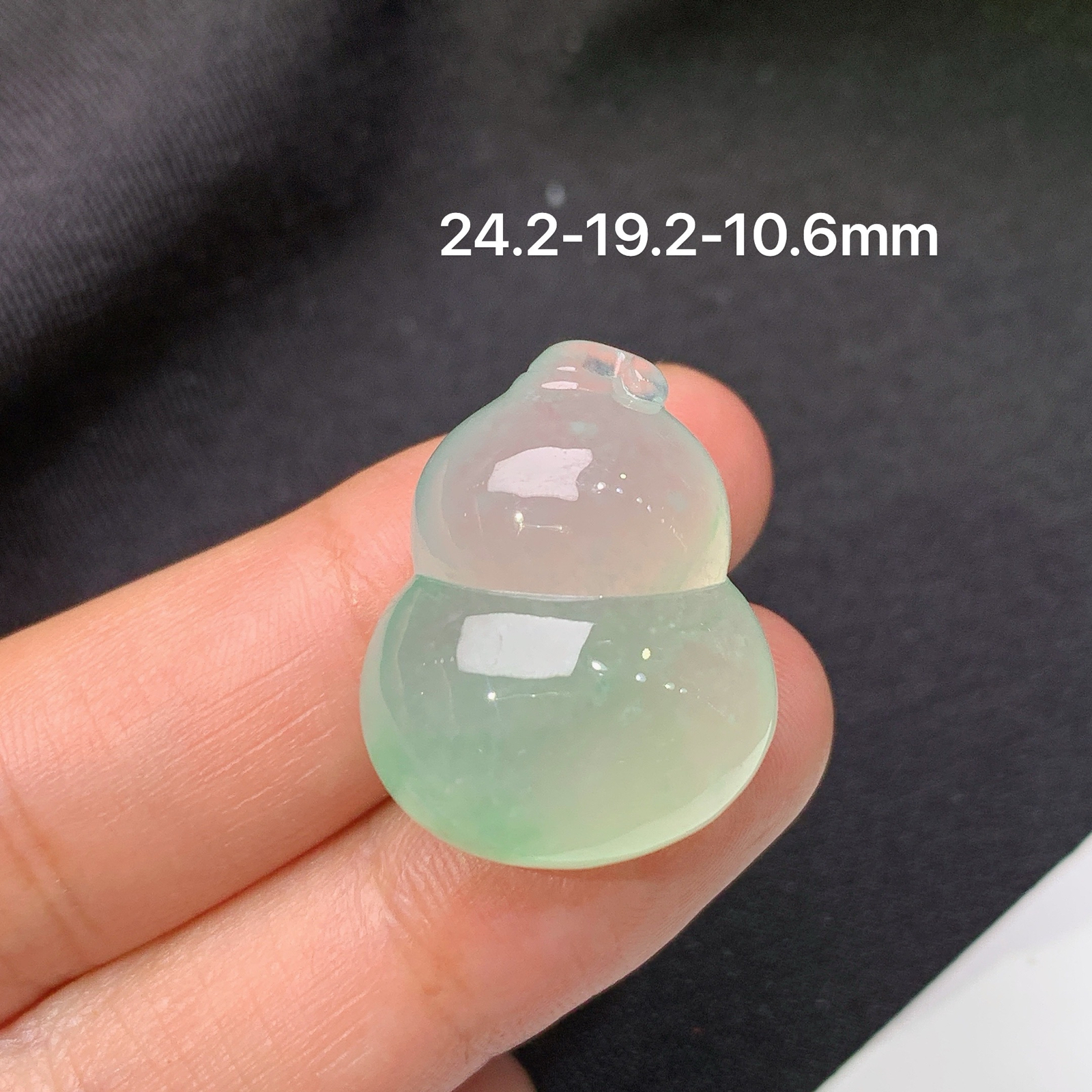 冰晴底葫芦，冰冰润润，玉质细腻，种水足，Qi 尺寸24.2*19.2*10.6