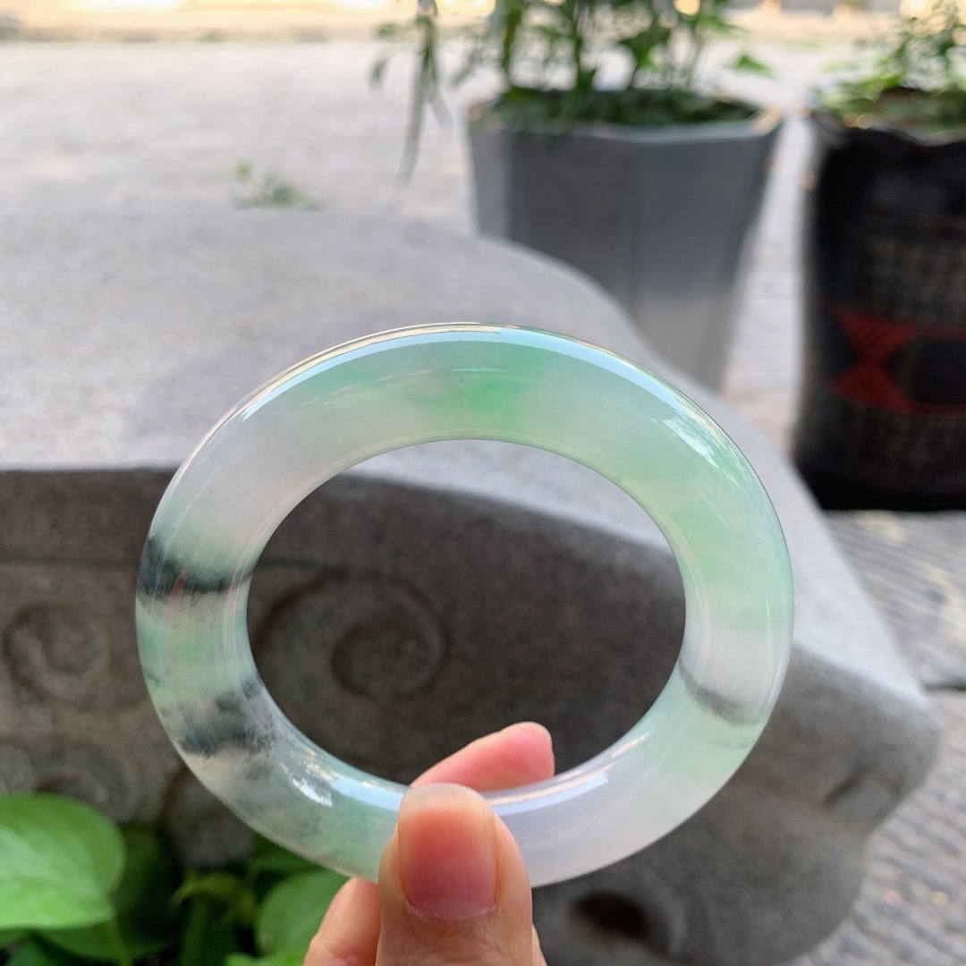 圈口55.6-13 【冰乌鸡飘绿圆条手镯】圆条55 56可戴