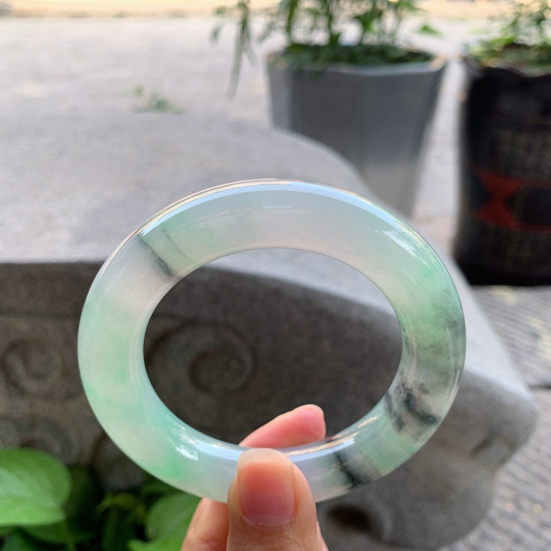 圈口55.6-13 【冰乌鸡飘绿圆条手镯】圆条55 56可戴