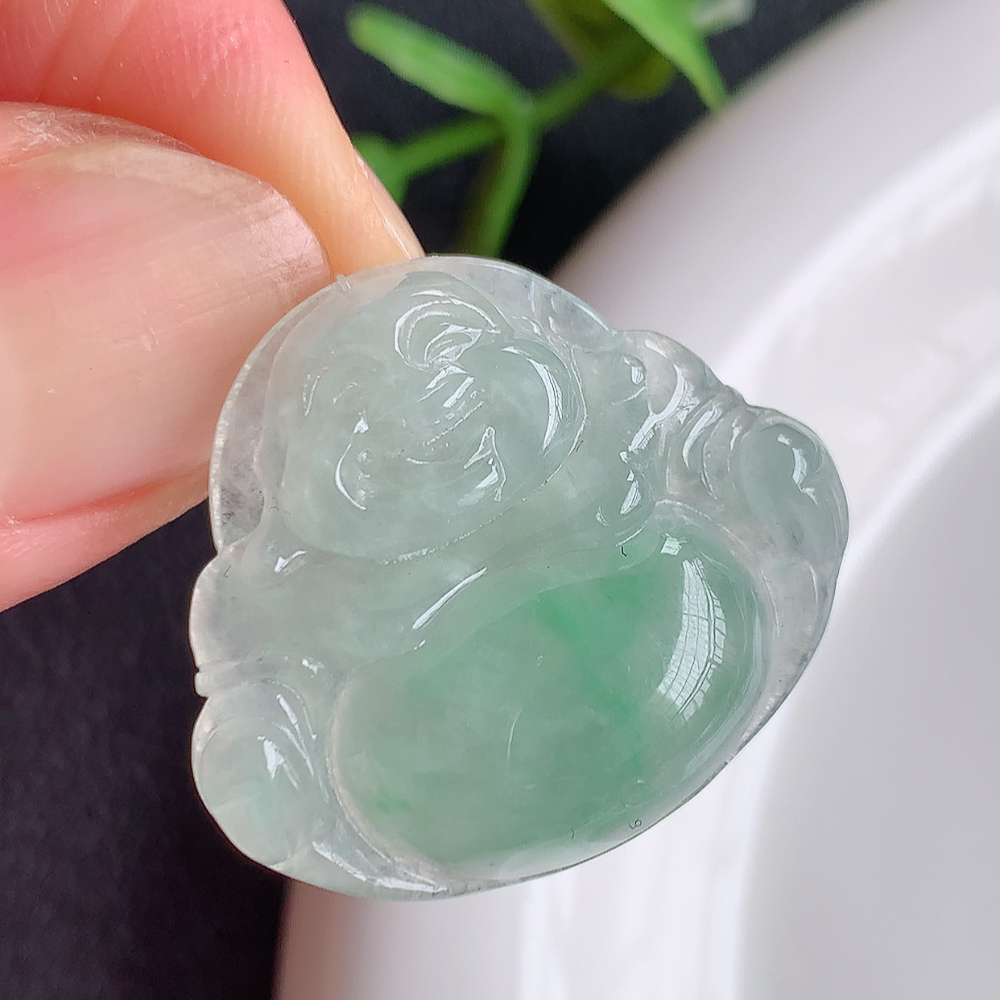冰润佛公翡翠吊坠，澄净美好的冰润福佛，水足丰盈，灵润、细腻，表情刻画入木三分，盈满欢喜， W449.22尺寸：24.5-28-6mm