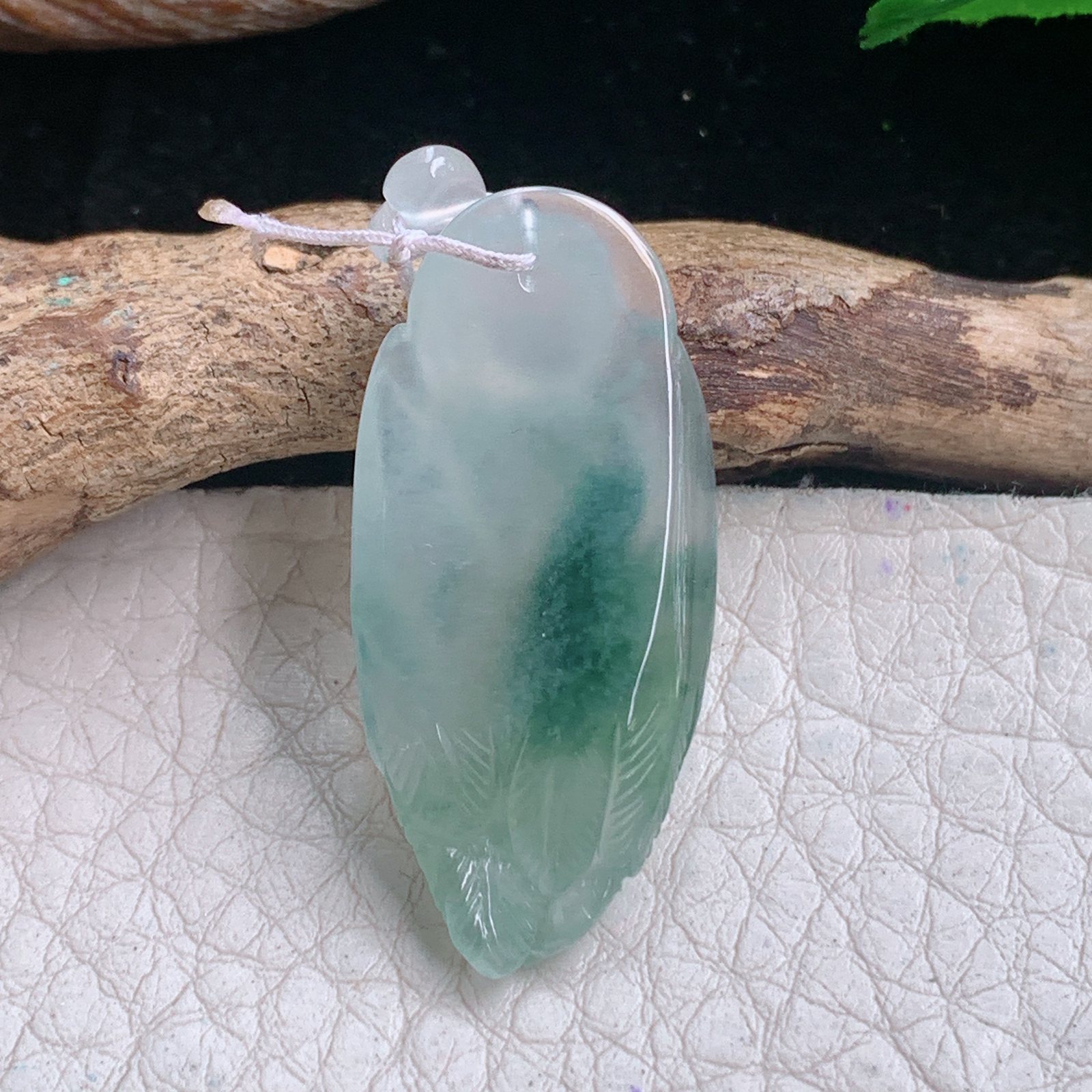 lz实拍32.8*15.6*6.8特色天然缅甸翡翠冰飘花人间天使玉吊坠 玉挂件