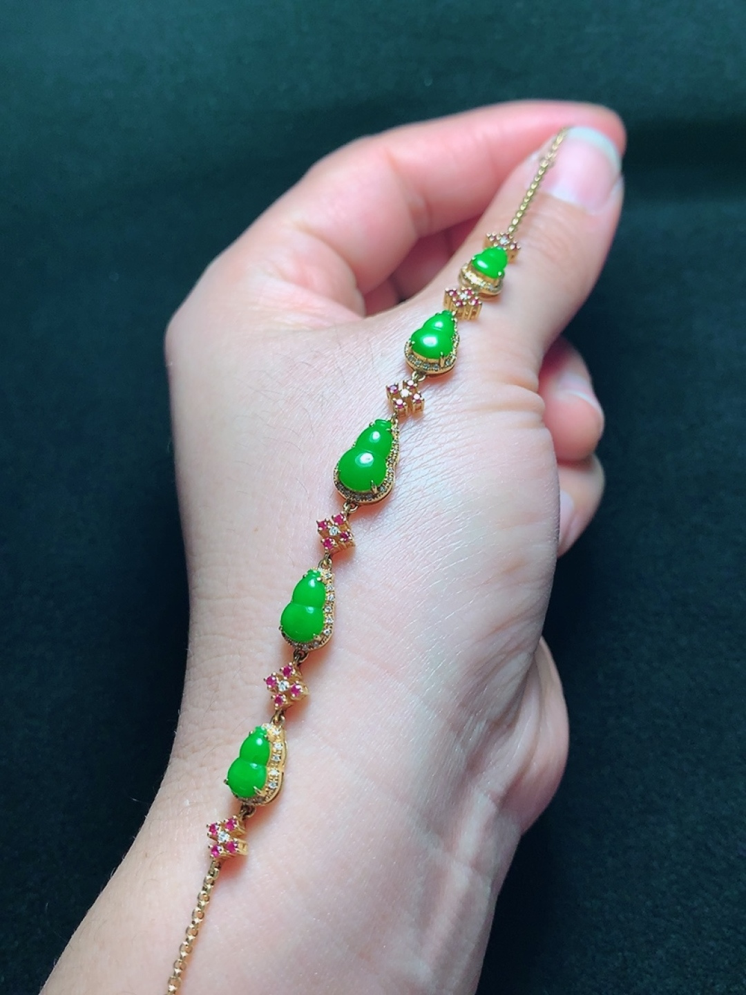 ️18k金镶嵌冰种阳绿葫芦手链，种老水头好，又冰又润，饱满，裸石：9.7/6/2.5mm，编号