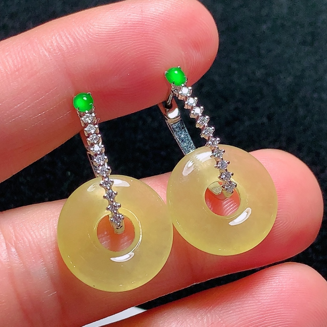 ️18k金镶嵌冰种黄翡幸运圈耳坠，种老水头好，又冰又润，饱满无裂：26.9mm裸石：15.5/3mm，编号re 22