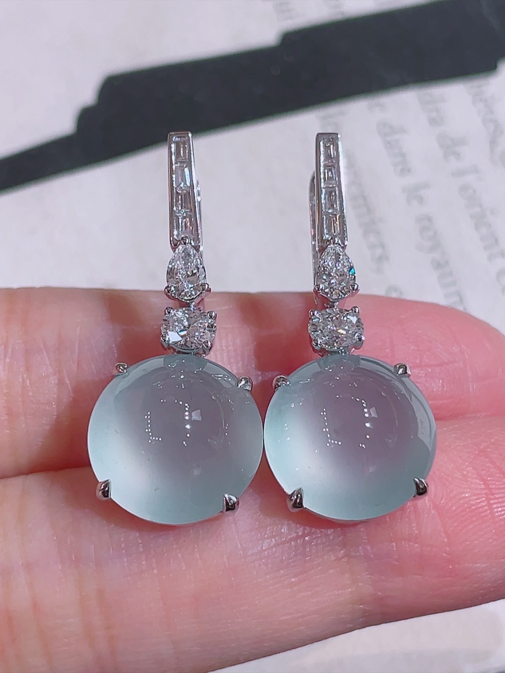 ️高冰玻璃种大鸽子蛋耳坠，无裂，18k金镶嵌，种水，全景天窗，重金镶嵌，南非钻镶，厚装饱满，荧光四射，刚性十足，高端大气，时尚百搭，性比高29.2/12.5/9.0，裸石12.5/12.5