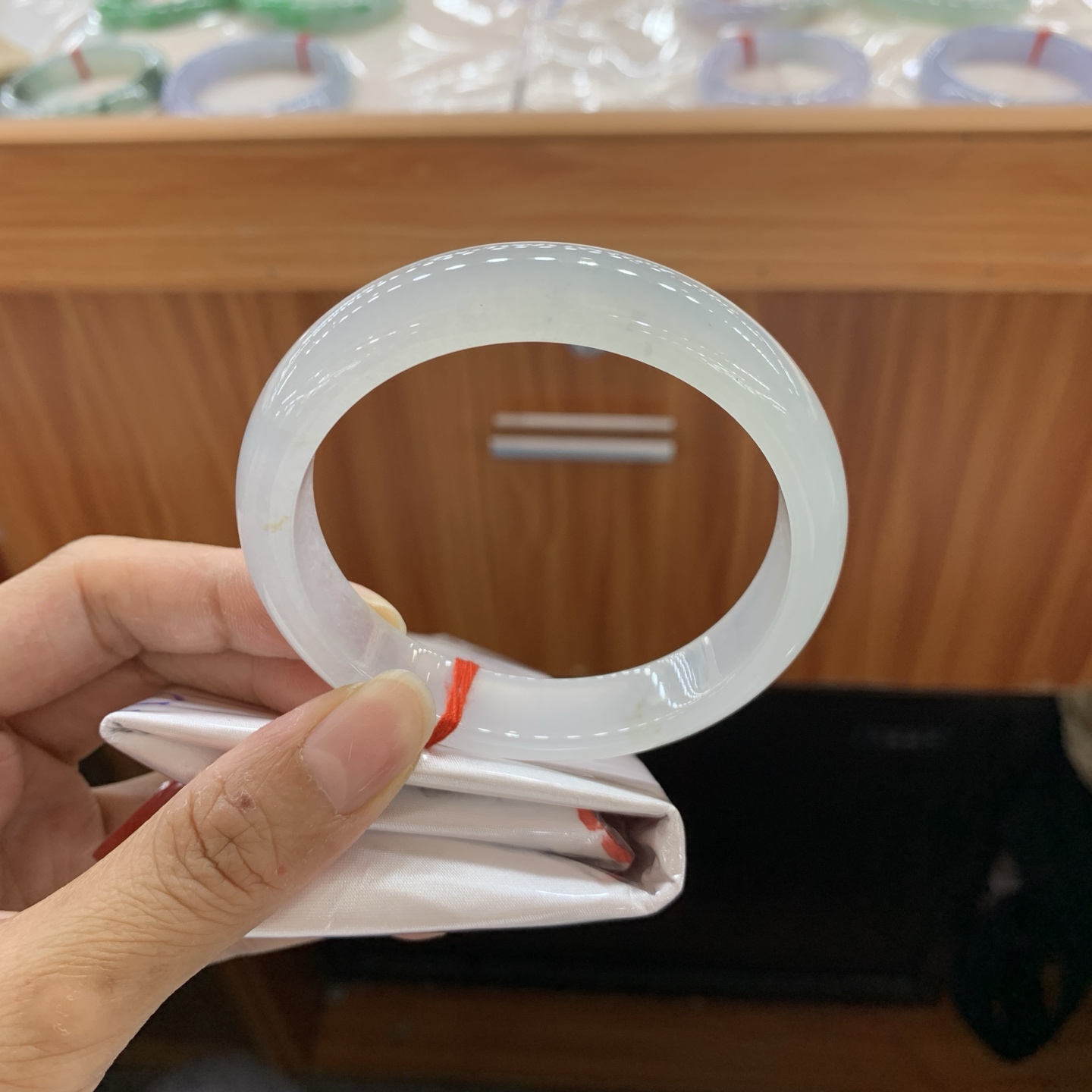 042436LS，冰底色正圈翡翠手镯，59/13/8