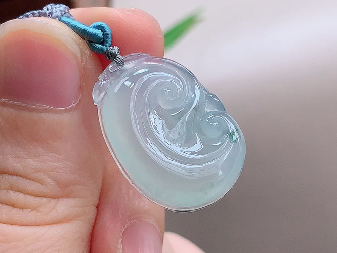 ️ 如意，无裂，尺寸24.4/18.1/4.4mm，包A附证书