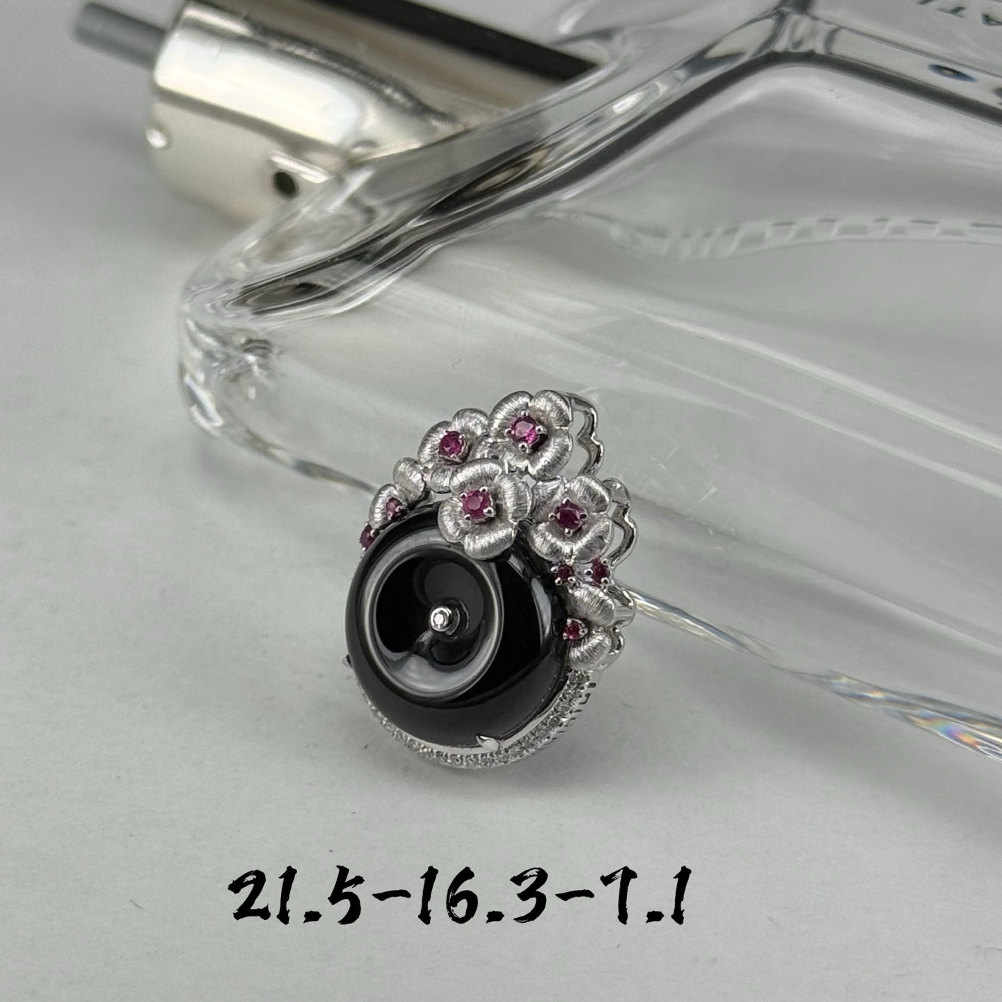 精品18k墨翠平安扣吊坠 种好色正 黑度极好 打灯通透 油性十足 重金豪镶 尺寸21.5