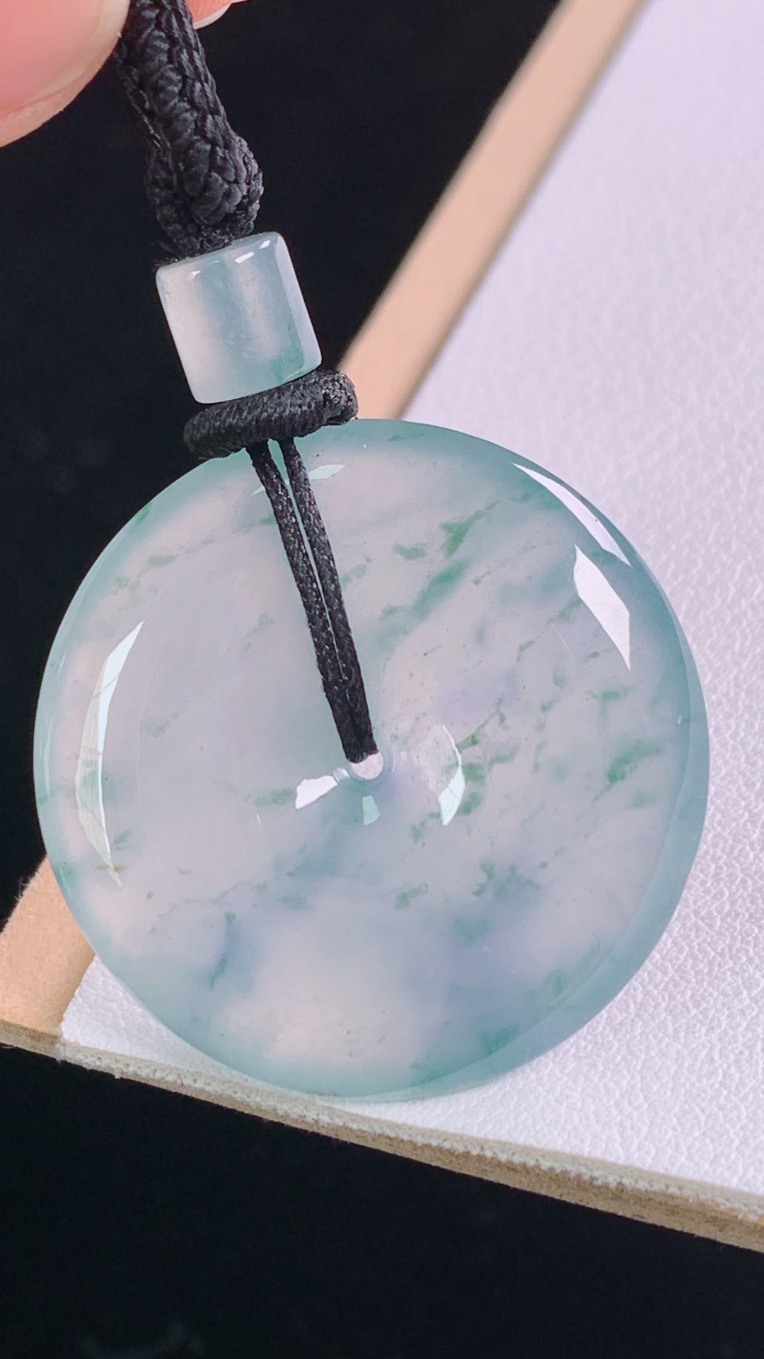 ️冰飘花平安扣，花色灵动，水润清爽，无裂，尺寸38.4/30.1/6.1mm，22