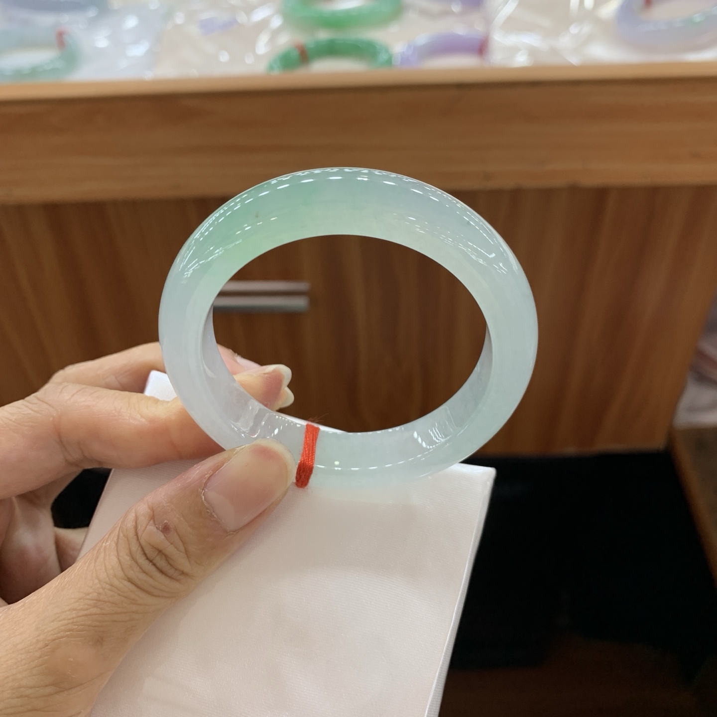 042333JM，冰绿正圈翡翠手镯，50.2/12.1/8.3