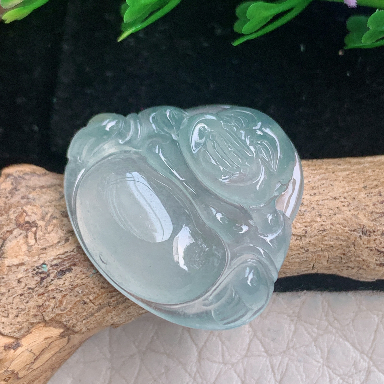 lz实拍20.8*23.7*5.3天然缅甸翡翠浅绿冰种佛公大肚佛玉吊坠 玉挂件