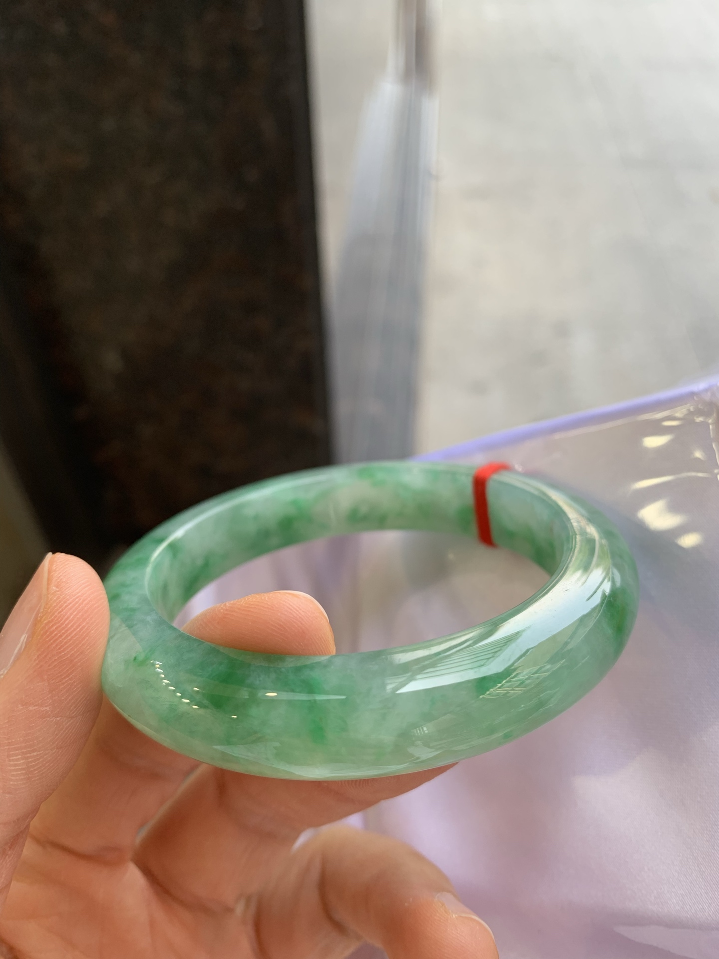 正圈冰种飘花 微晶体结构 尺寸：58.6/12.6/9.6 色好