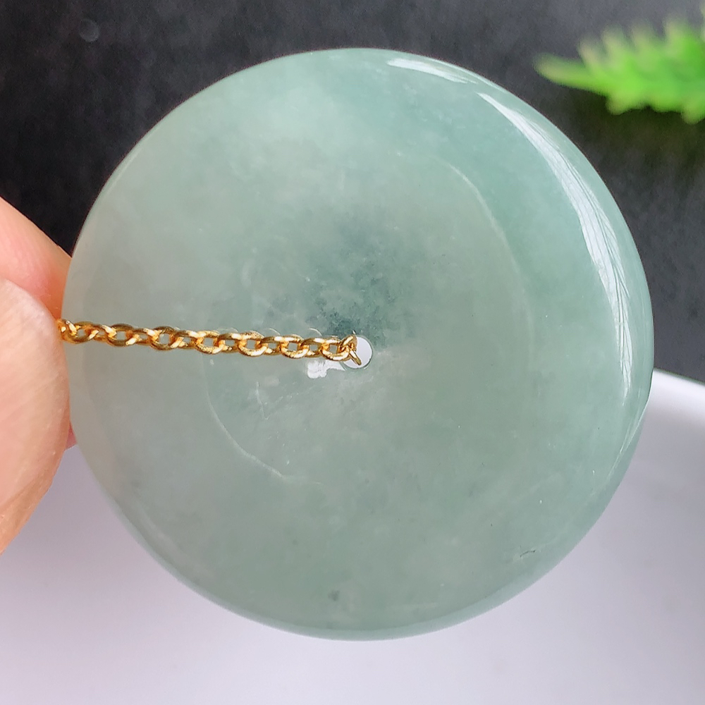 冰润平安扣挂件 吊坠 质地细腻，温润而泽，精雕平安扣光滑圆润，平安扣佑平安，赋予平安无事的意念，寓意守护，随心如意，无事无忧  W1415.22尺寸：29.8-5.4mm