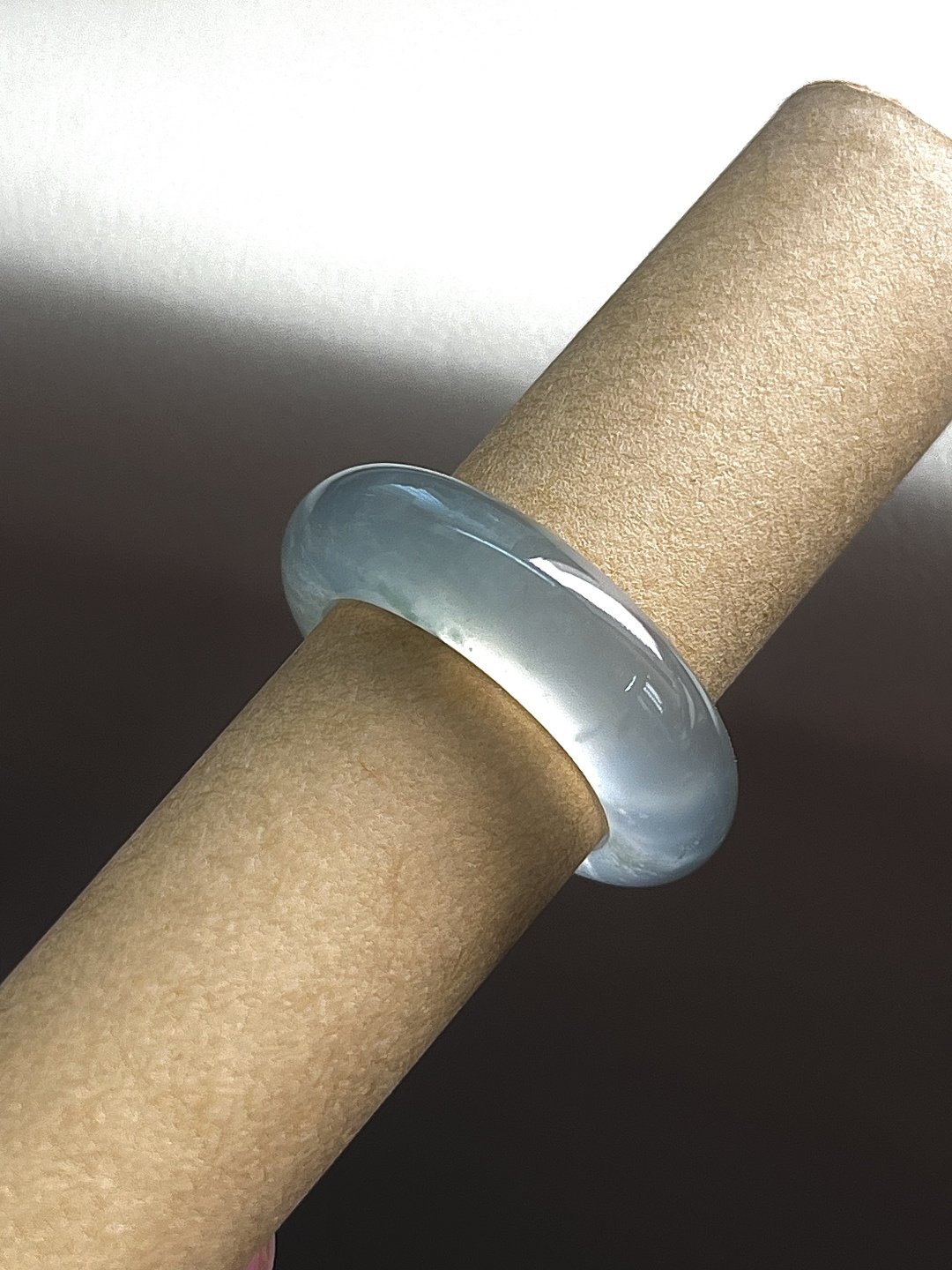 指环，冰润水透，种老细腻起荧，尺寸：17.4*6.9*4.7，a58424