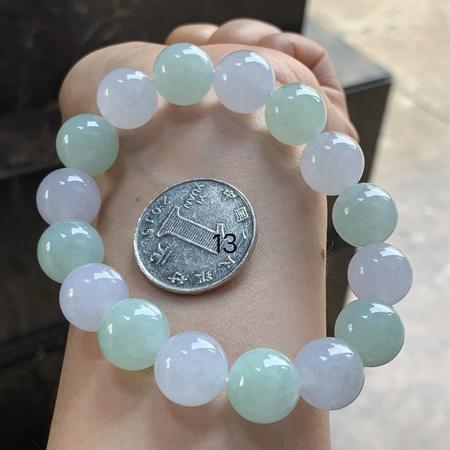 冰晴手串

大颗 玉质温润 清新干净